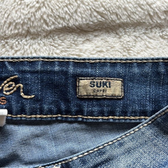 Silver Jeans Suki Capris Size 28 | Mid Rise Bootcut Crop Denim Blue Casual - Picture 6 of 10